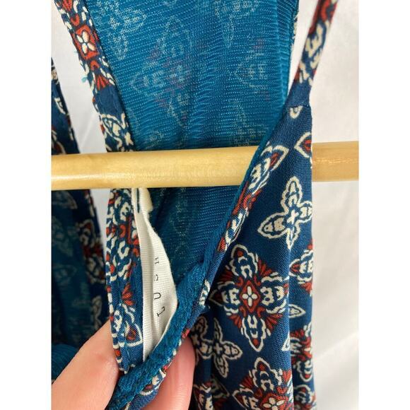 Lush Halter Neckline Chiffon Patterned Dress Size Medium - Picture 2 of 3